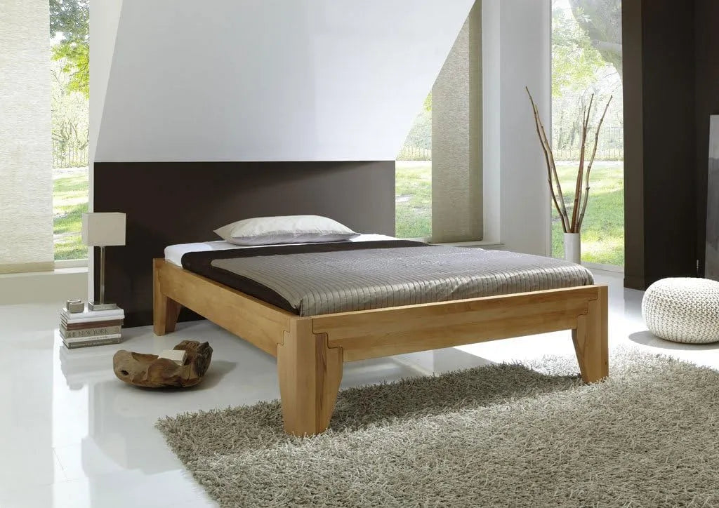 Bettgestell und Bettrahmen: aus Massivholz, 200 × 200 cm, aus Metall